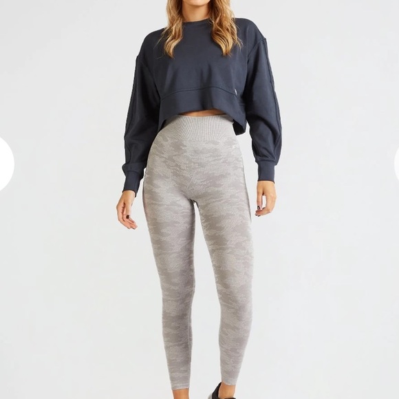 SOLD!💚 AYBL Oversized Crop Jumper - Picture 3 of 11